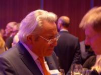 Freiburgs Knöpfle-König Horst Zahner im Gespräch mit Freiburgs Sparkassen-König Marcel Thimm am Neujahrsgesellschaft 2017 der IHK