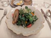 Nüsslesalat in Walnussdressing Sprossen | gepickelte Radieschen | Kürbis | geröstete Zedernkerne