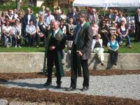 Einweihung des neuen Mühlrades In Umkirch durch die Ortspfarrer Kurt Hilberer und Fritz Breisacher