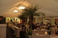 Rendezvous der Welt mit „König Aspargus“: Das Zelt-Restaurant auf dem Bohrerhof