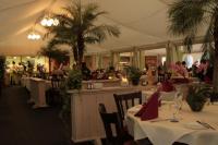 Rendezvous der Welt mit „König Aspargus“ Das Zelt-Restaurant auf dem Bohrerhof