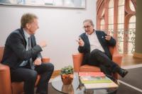 Freiburgs Sparkassen-Kaiser im Dialog: Horst Kary und Marcel Thimm.