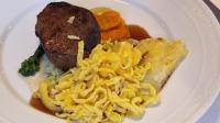 Filet vom Weiderind "Mignon" mit jungem Gemüse, Kartoffelgratin und handgeschabten Spätzle (Spätzle waren Testwunsch)